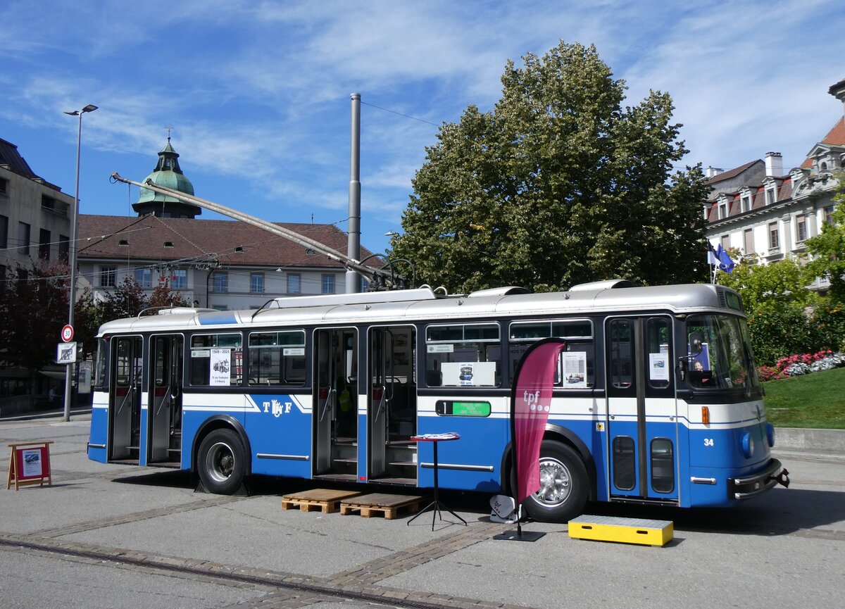 (266'823) - TF Fribourg (CTF) - Nr. 34 - Saurer/Hess Trolleybus (ex TPF Fribourg Nr. 334; ex TF Fribourg Nr. 34) am 7. September 2024 in Fribourg, Place Georges Python