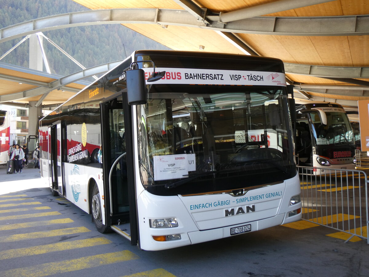 (268'334) - Funi-Car, Biel - Nr. 24/BE 708'024 - MAN am 21. Oktober 2024 beim Bahnhof Tsch