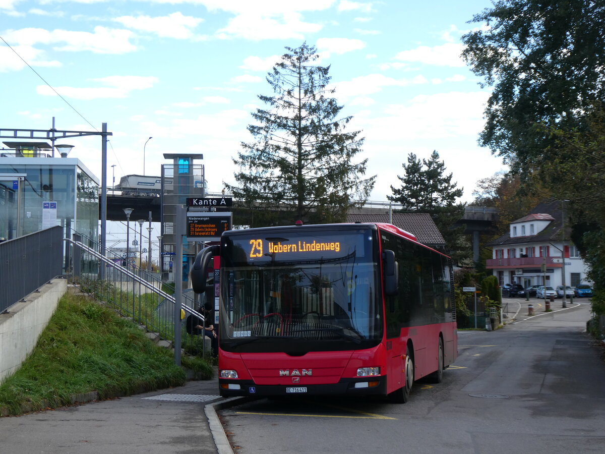 (268'423) - Bernmobil, Bern - Nr. 411/BE 716'411 - MAN am 25. Oktober 2024 beim Bahnhof Niederwangen