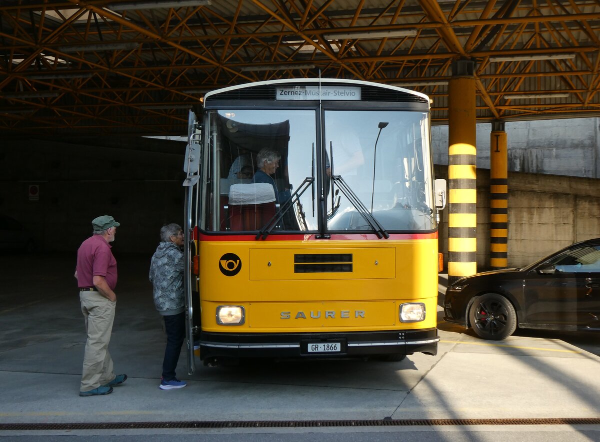 (276'986) - Gaudenz, Andeer - GR 1866 - Saurer/R&J (ex Mark, Andeer PID 2824; ex PostAuto Graubnden; ex P 24'350) am 19. Juni 2025 in Thusis, Postautostation