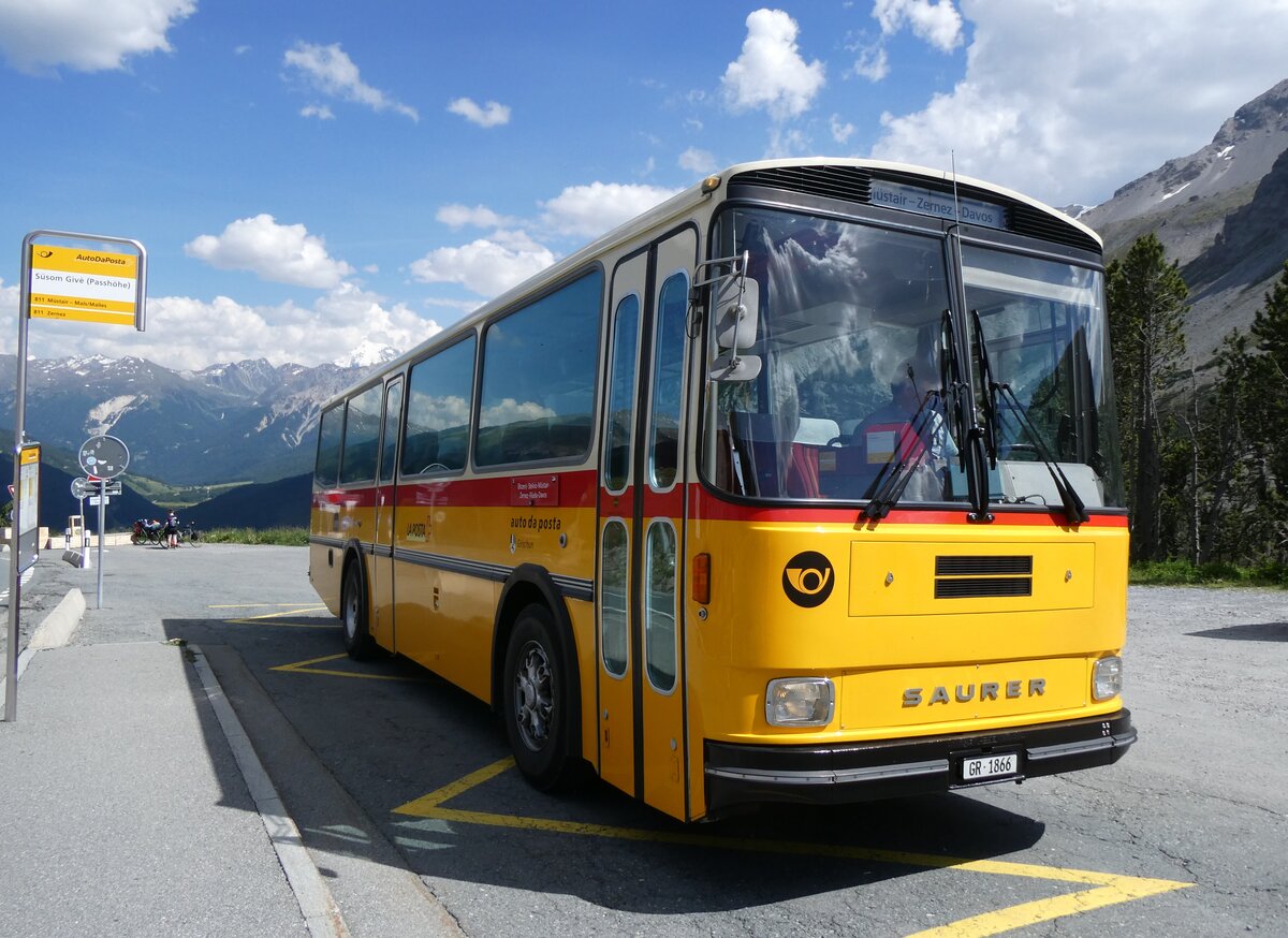 (277'060) - Gaudenz, Andeer - GR 1866 - Saurer/R&J (ex Mark, Andeer PID 2824; ex PostAuto Graubnden; ex P 24'350) am 19. Juni 2025 auf dem Ofenpass, Ssom Giv