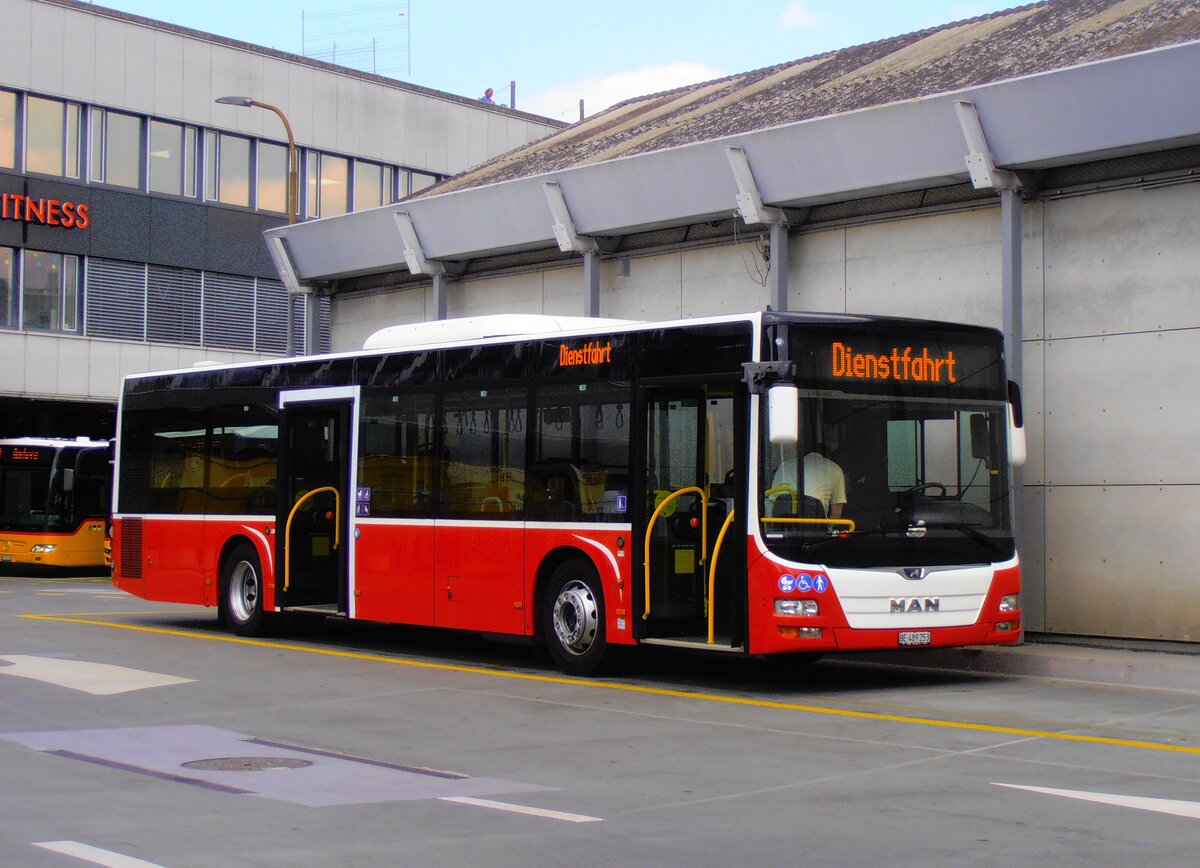 (277'551) - PostAuto Bern - BE 489'253/PID 12'334 - MAN (ex BE 535'079; ex Dr. Richard, A-Wien Nr. 1420) am 4. Juli 2025 in Bern, Postautostation