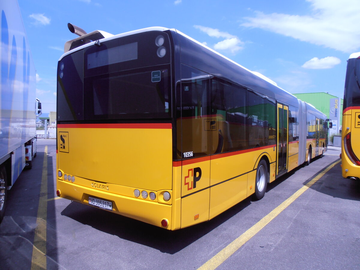 (277'614) - CarPostal Ouest - VD 305'217/PID 10'356 - Solaris am 5. Juli 2025 in Kerzers, Interbus