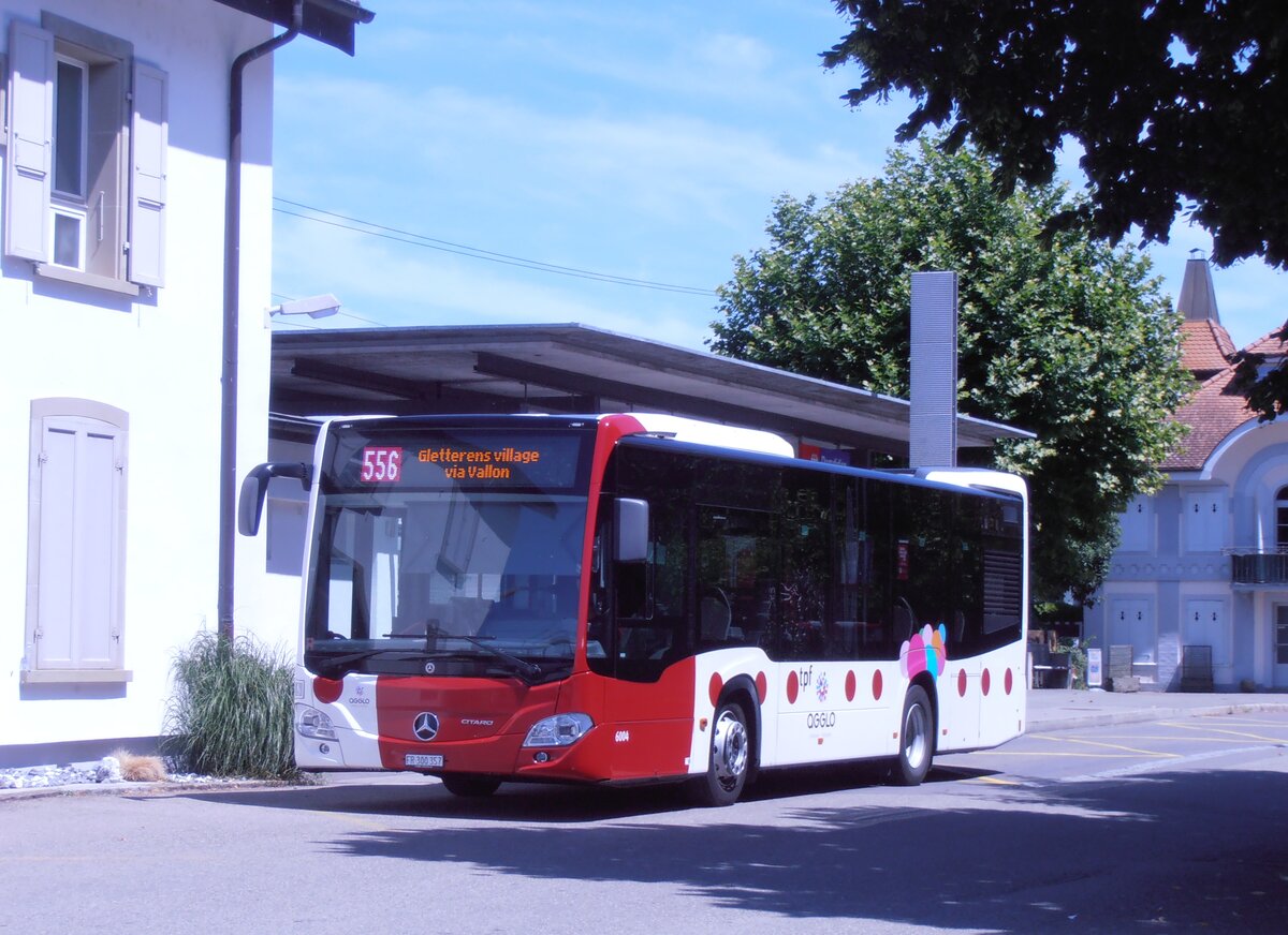 (277'798) - TPF Fribourg - Nr. 6004/FR 300'357 - Mercedes am 12. Juli 2025 beim Bahnhof Domdidier