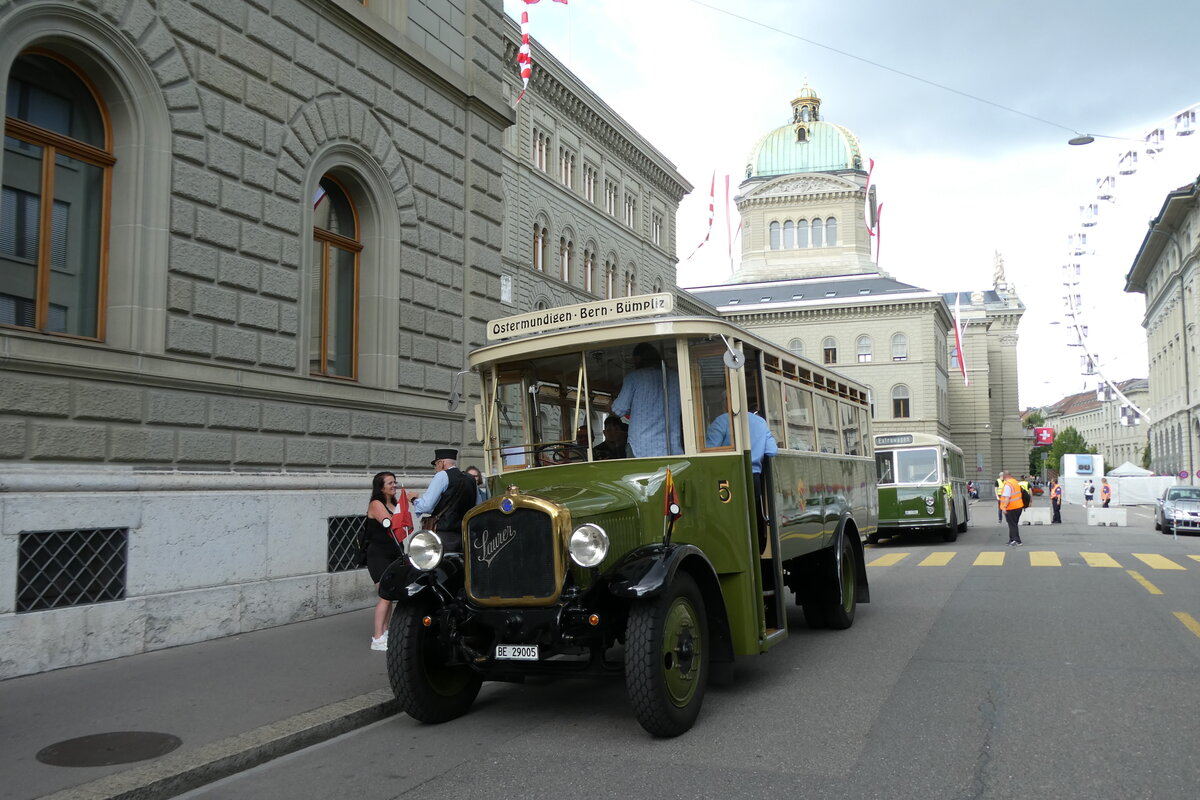(278'271) - SVB Bern (Bernmobil historique) - Nr. 5/BE 29'005 - Saurer am 1. August 2025 in Bern, Bundeshaus