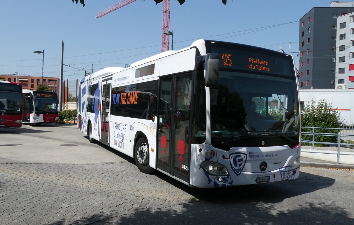 (278'866) - TPF Fribourg - Nr. 1026/FR 300'340 - Mercedes am 15. August 2025 beim Bahnhof Ddingen