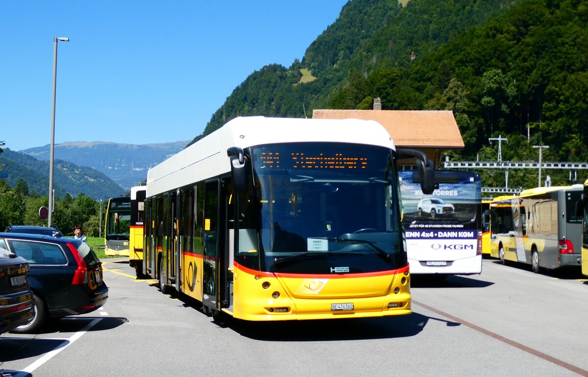 (279'358) - PostAuto Bern - BE 474'560/PID 10'247 - Hess am 25. August 2025 beim Bahnhof Zweiltschinen