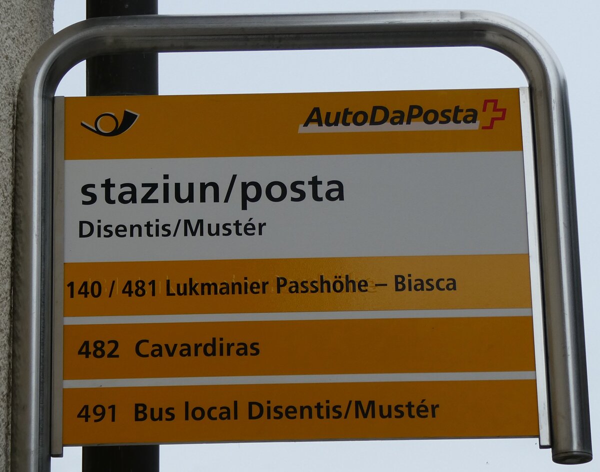 (280'082) - PostAuto-Haltestellenschild - Disentis/Mustr, staziun/posta - am 8. September 2025