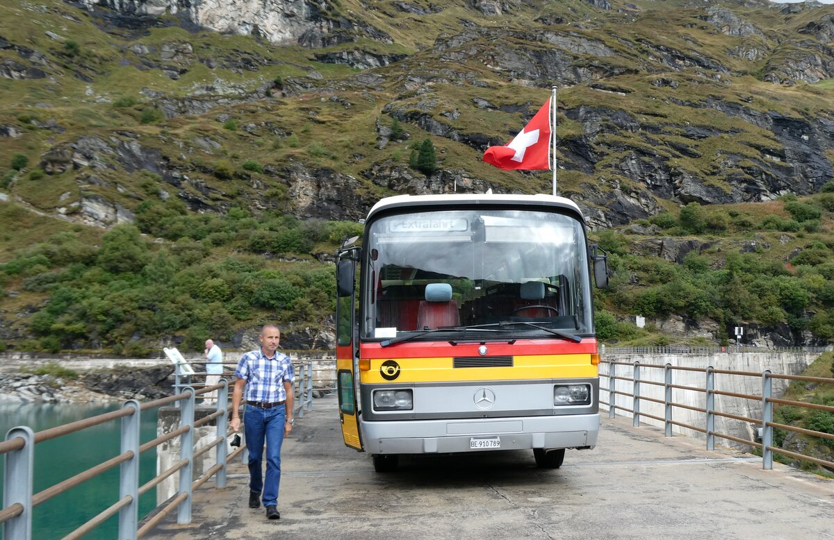(280'138) - Buzzi, Bern - BE 910'789 - Mercedes (ex Mattli, Wassen/PID 2295) am 9. September 2025 in Zervreila, Staumauer
