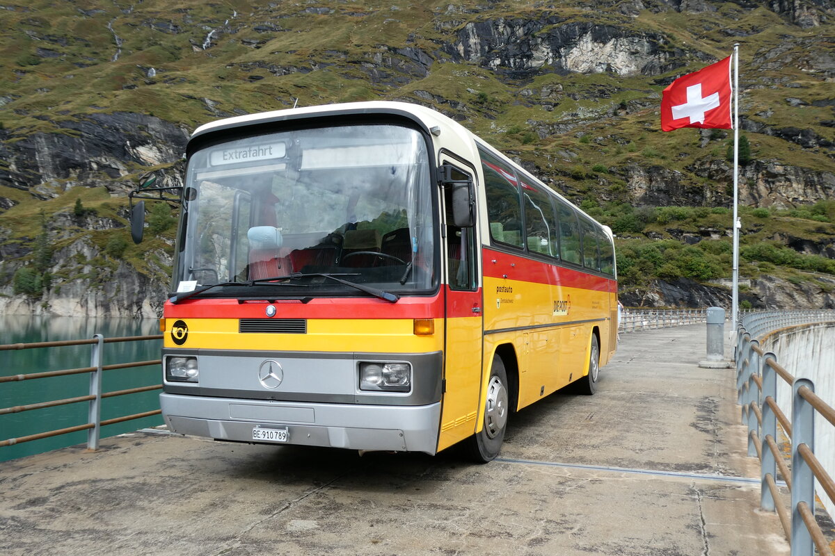 (280'141) - Buzzi, Bern - BE 910'789 - Mercedes (ex Mattli, Wassen/PID 2295) am 9. September 2025 in Zervreila, Staumauer