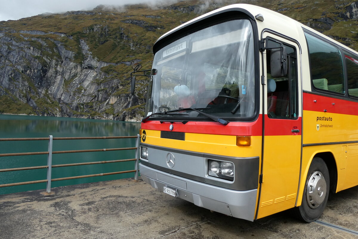 (280'145) - Buzzi, Bern - BE 910'789 - Mercedes (ex Mattli, Wassen/PID 2295) am 9. September 2025 in Zervreila, Staumauer (Teilaufnahme)