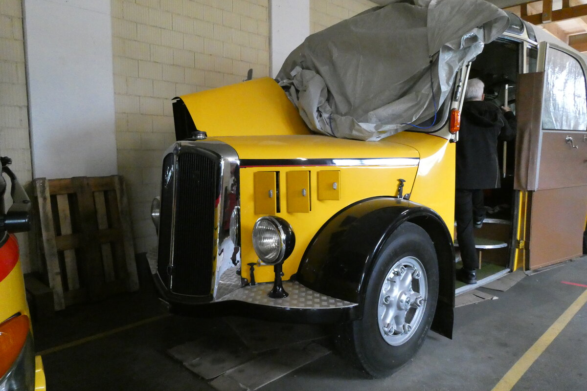 (280'243) - Solr&Fontana, Ilanz - Nr. 5 - Saurer/R&J am 10. September 2025 in Disentis, Garage Bundi (teilweise zugedeckt)