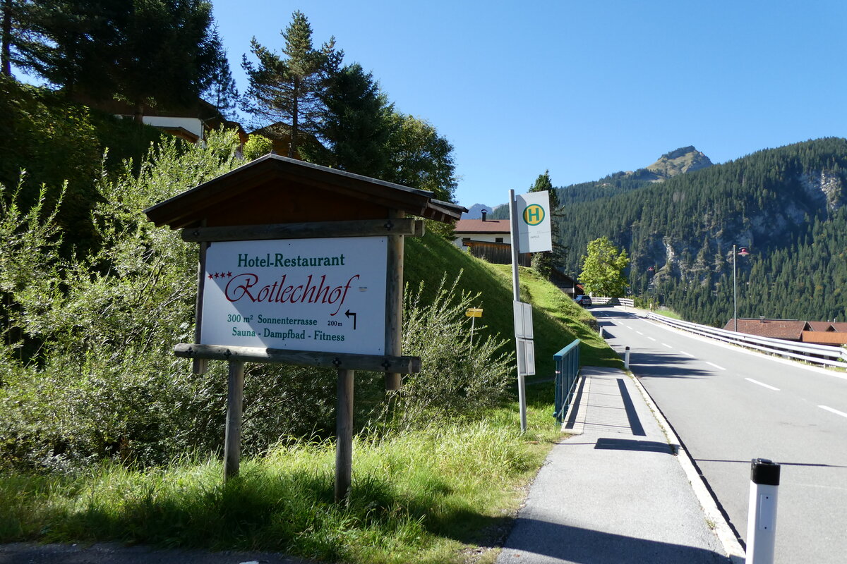 (280'572) - Bus-Haltestelle am 19. September 2025 in Rinnen, Kapelle