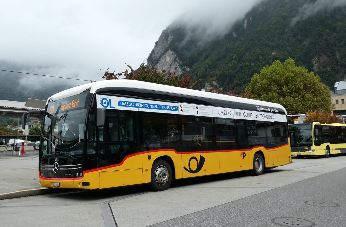 (280'647) - PostAuto Bern - BE 610'539/PID 12'128 - eMercedes am 23. September 2025 beim Bahnhof Interlaken West