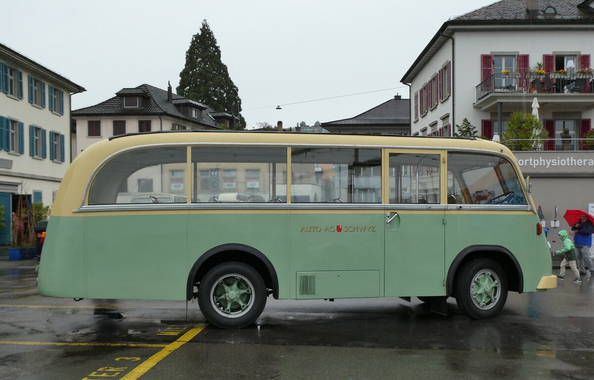 (280'731) - AAGS Schwyz - Nr. 1/SZ 5171 - Saurer/Geser (ex Nr. 9; ex Nr. 17; ex Nr. 9; ex Nr. 1) am 27. September 2025 beim Bahnhof Wdenswil