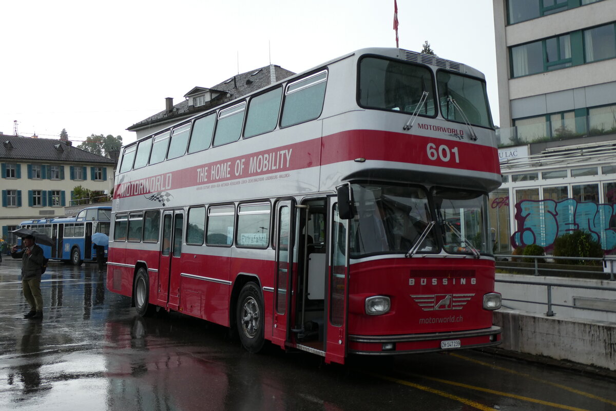 (280'742) - Motorworld, Kemptthal - Nr. 601/ZH 147'239 - Bssing (ex WV Winterthur Nr. 601; ex WV Winterthur Nr. 201; ex Amt fr Luftfahrt, Zrich Nr. 47; ex Swissair, Zrich Nr. 23) am 27. September 2025 beim Bahnhof Wdenswil 