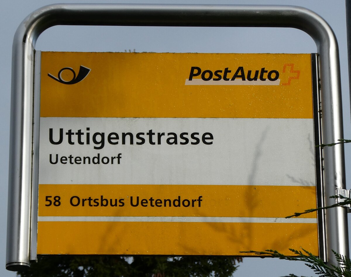 (280'817) - PostAuto-Haltestellenschild - Uetendorf, Uttigenstrasse - am 28. September 2025