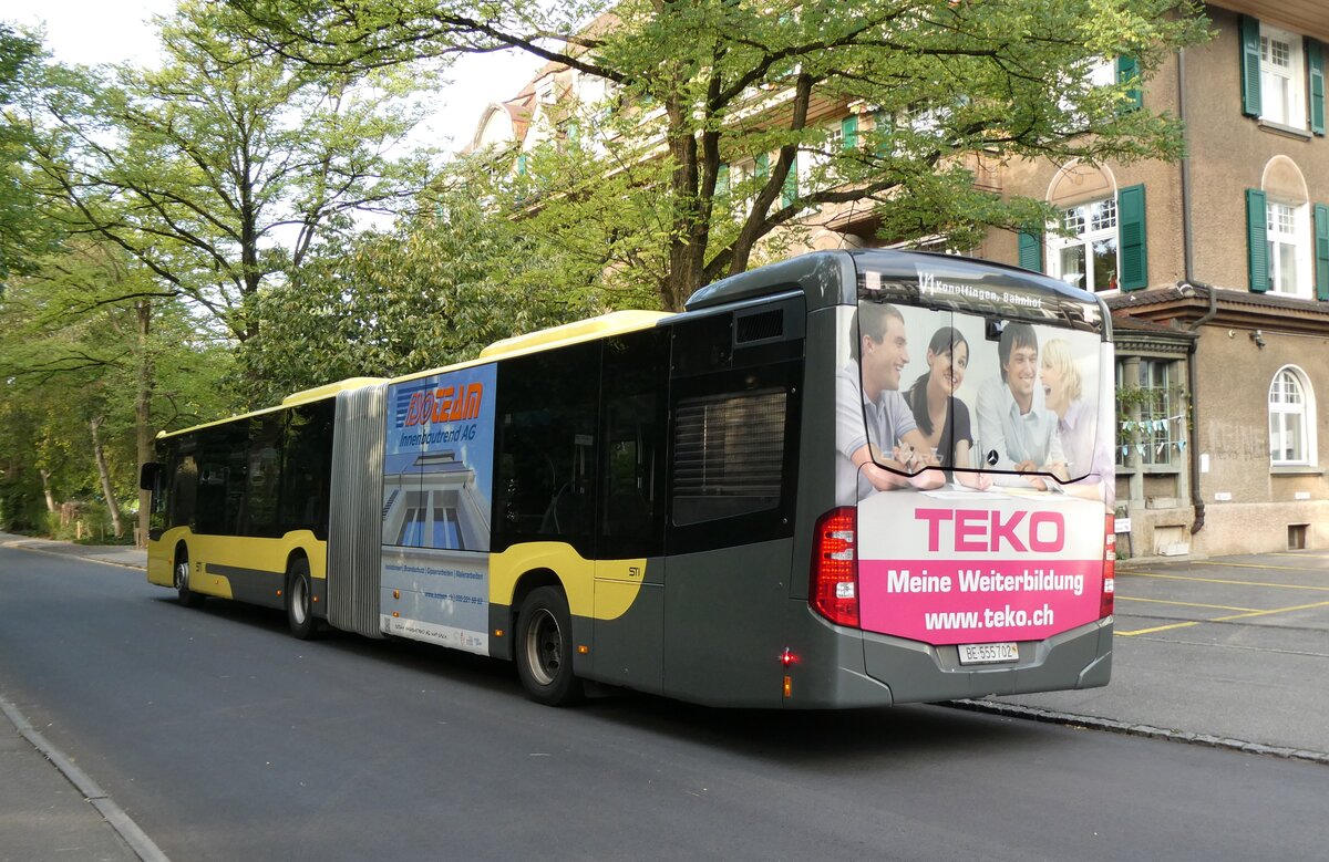 (280'853) - STI Thun - Nr. 702/BE 555'702 - Mercedes am 2. Oktober 2025 beim Bahnhof Thun (Kante X)