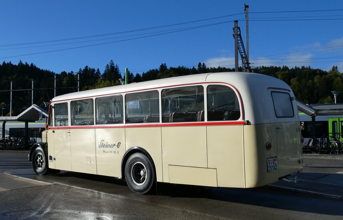 (280'985) - Steiner, Messen - SO 20'142 - Berna/Hess (ex Brtschi, Biberen) am 5. Oktober 2025 beim Bahnhof Langnau
