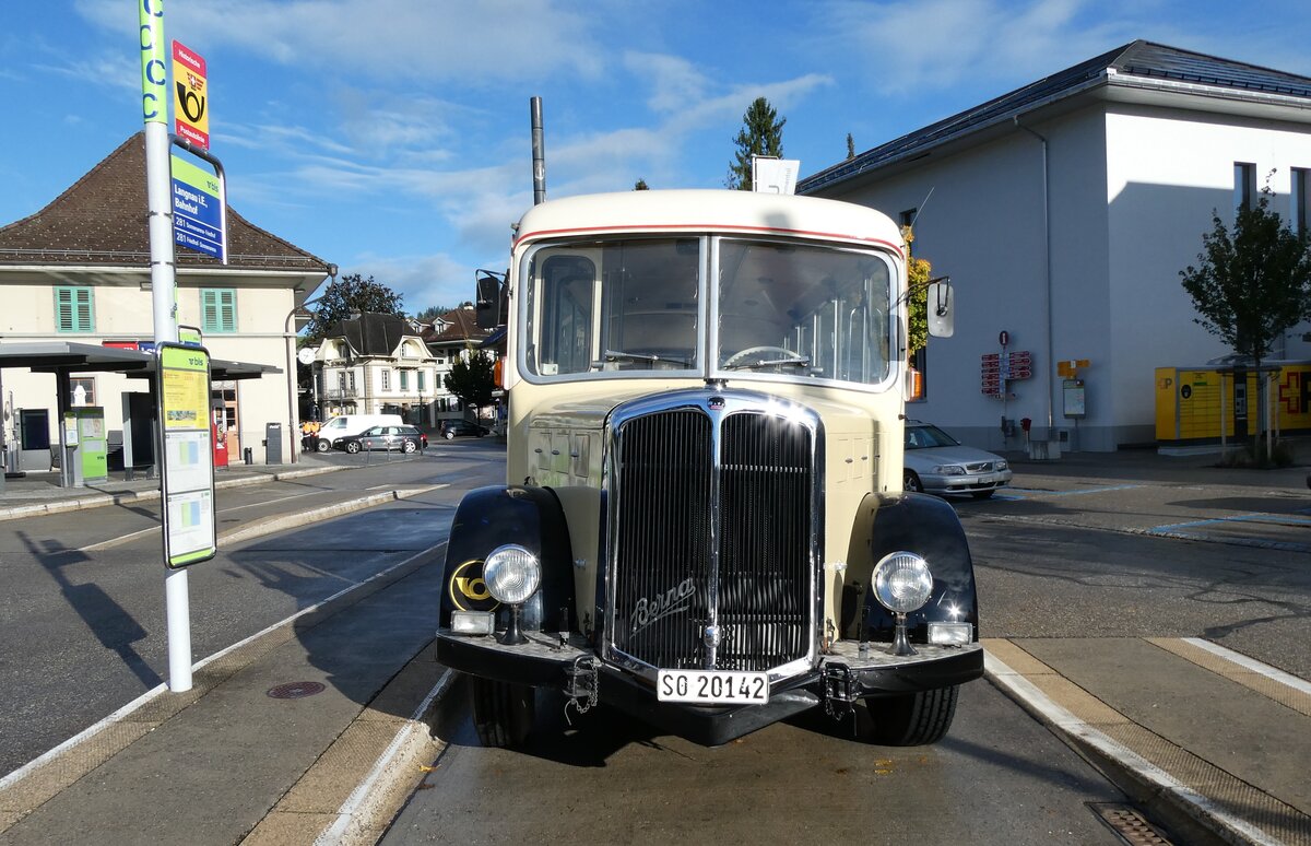 (280'992) - Steiner, Messen - SO 20'142 - Berna/Hess (ex Brtschi, Biberen) am 5. Oktober 2025 beim Bahnhof Langnau