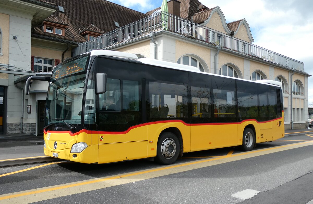 (281'034) - PostAuto Bern - BE 653'383/PID 10'169 - Mercedes am 5. Oktober 2025 beim Bahnhof Spiez
