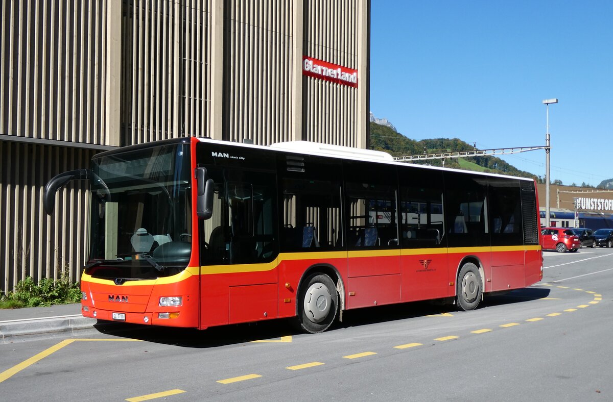 (281'054) - AS Engi - Nr. 10/GL 7710 - MAN am 7. Oktober 2025 beim Bahnhof Schwanden