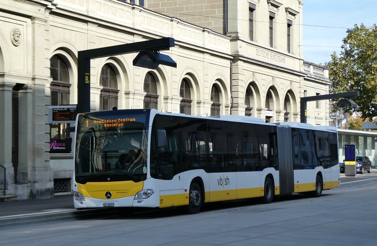 (281'103) - VBSH Schaffhausen - Nr. 17/SH 38'017 - Mercedes am 10. Oktober 2025 beim Bahnhof Schaffhausen