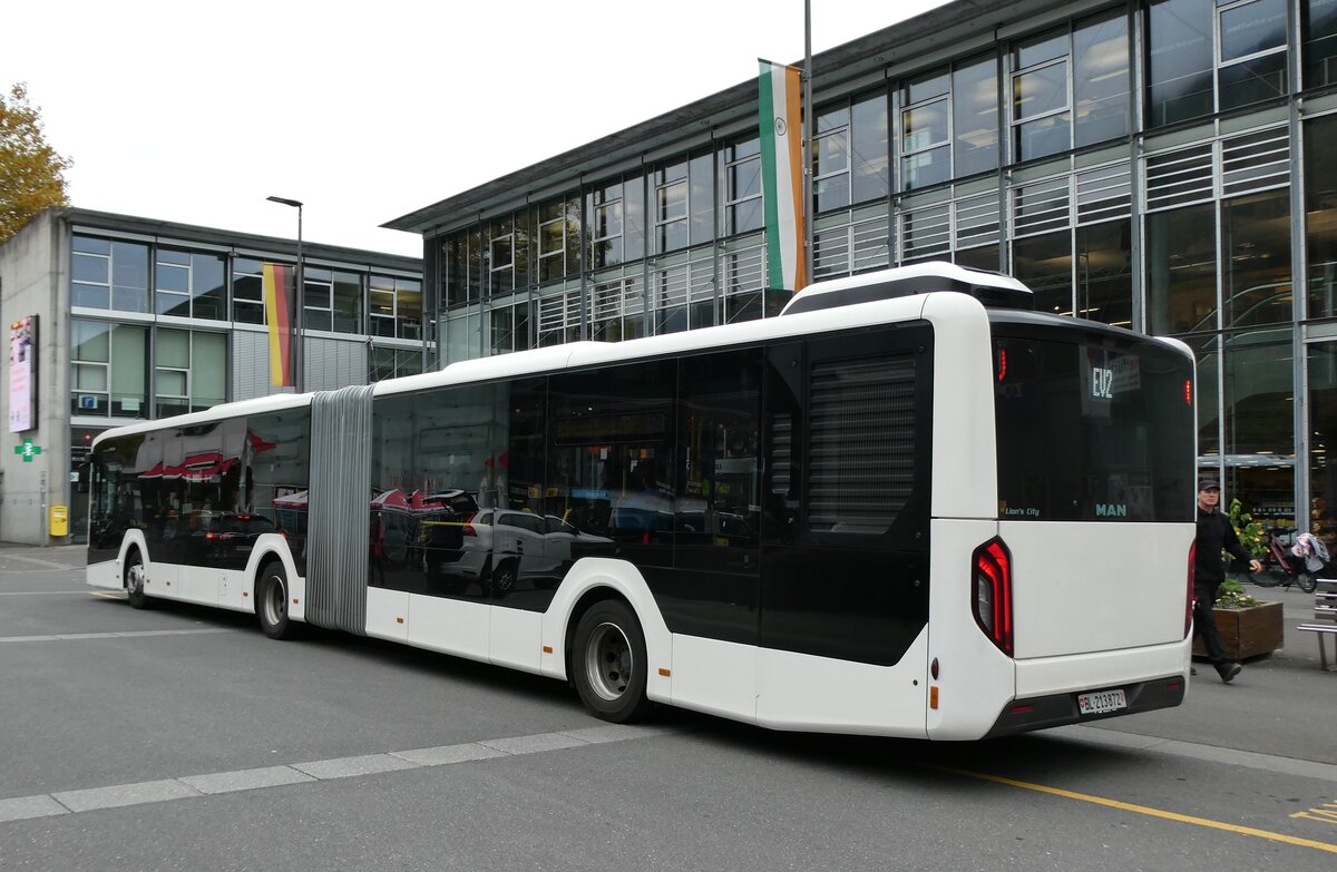 (281'505) - PostAuto Nordschweiz - BL 213'872/PID 12'417 - MAN (ex RSVG Troisdorf/D Nr. 8204) am 14. Oktober 2025 beim Bahnhof Interlaken Ost 