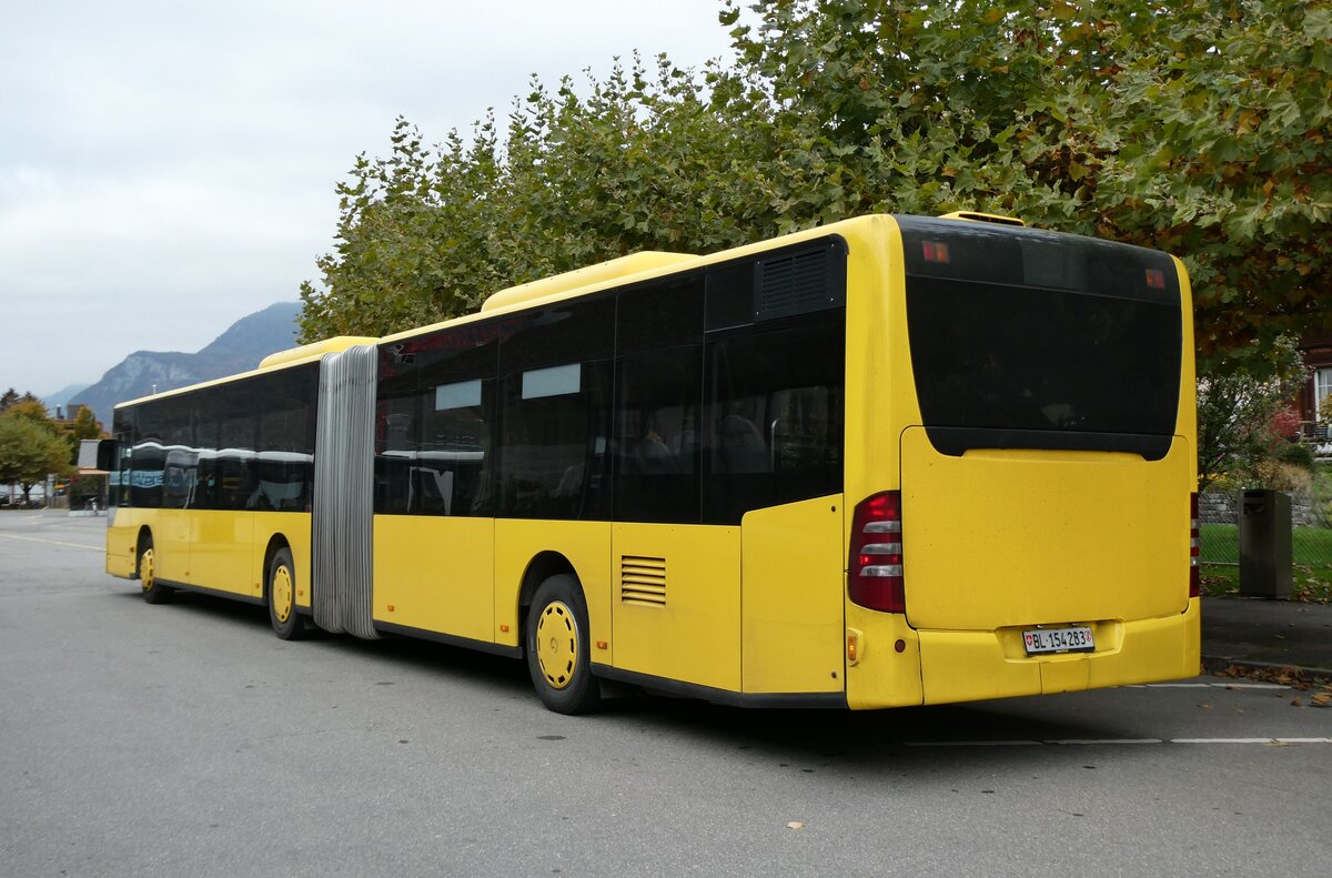 (281'539) - PostAuto Nordschweiz - BL 154'283/PID 12'419 - Mercedes (ex AAGL Liestal Nr. 98) am 16. Oktober 2025 beim Bahnhof Meiringen
