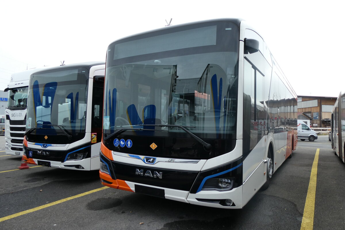 (282'004) - Gen�ve-Tours, Gen�ve - (3Z01) - eMAN am 1. November 2025 in Kerzers, Interbus