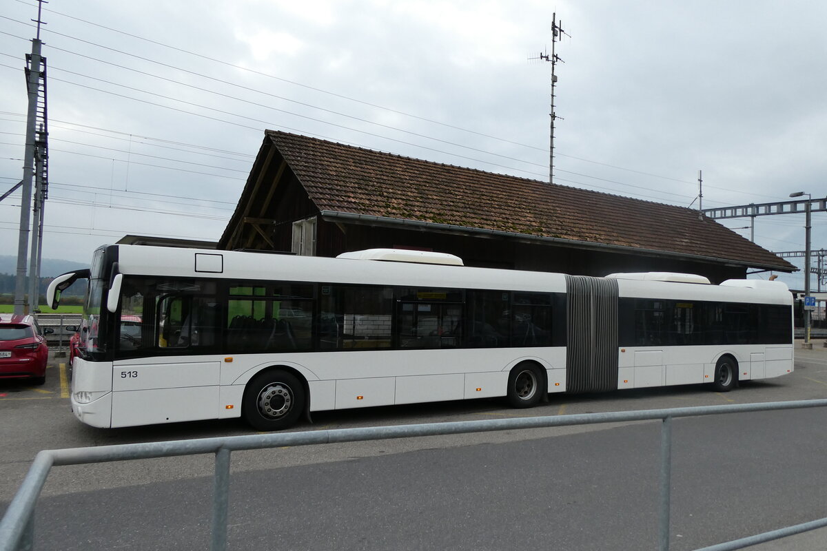 (282'037) - Intertours, Domdidier - Nr. 513/FR 300'513 - Solaris (ex AAGR Rothenburg Nr. 13) am 1. November 2025 beim Bahnhof Ins