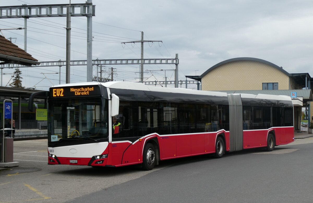 (282'043) - Intertours, Domdidier - Nr. 663/FR 300'663 - Solaris (ex PostBus/A BD 15'713) am 1. November 2025 beim Bahnhof Ins