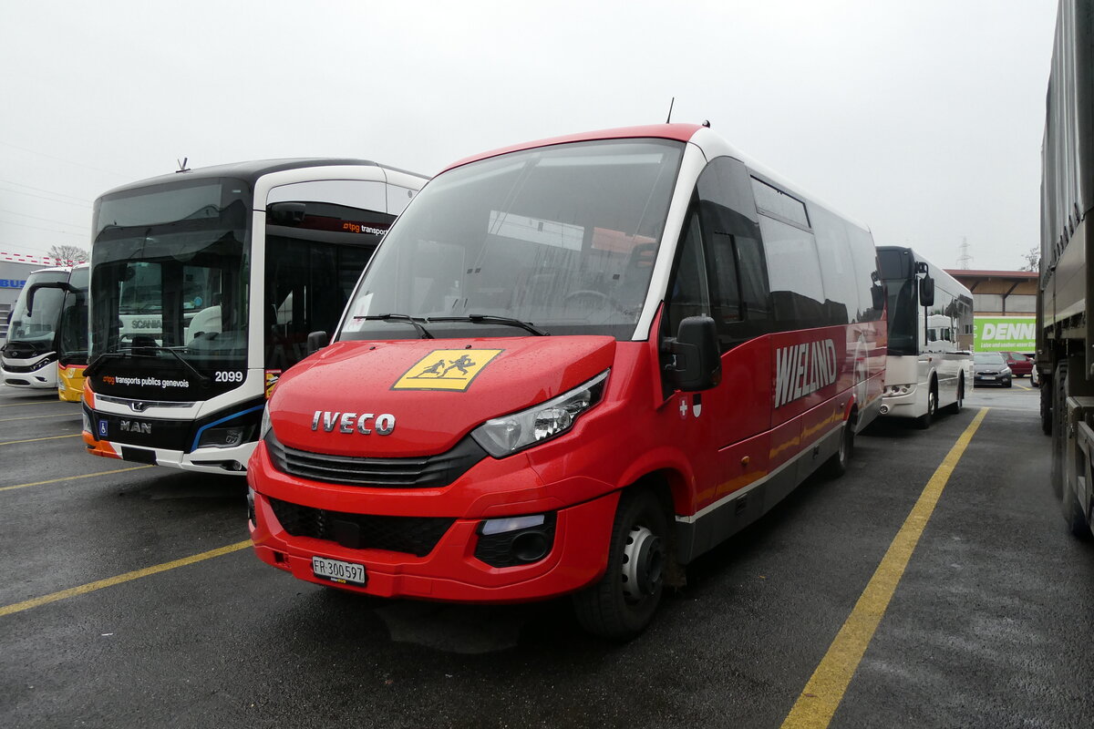 (282'840) - Wieland, Murten - Nr. 112/FR 300'597 - eIveco/Rosero am 6. Dezember 2025 in Kerzers, Interbus