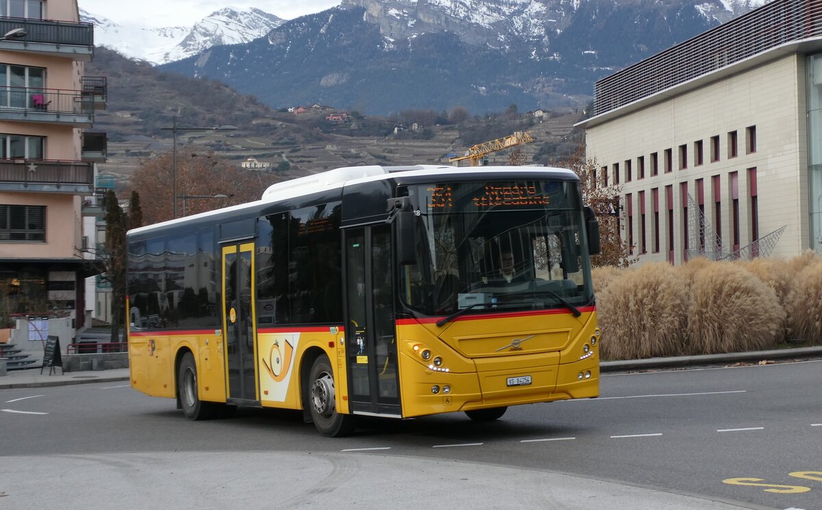 (283'475) - Buchard, Leytron - VS 84'254/PID 10'918 - Volvo (ex Nr. 261) am 23. Dezember 2025 beim Bahnhof Sion