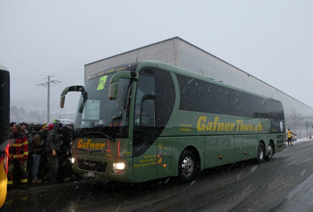 (283'813) - Gafner, Gwatt - Nr. 100/BE 26'288 - MAN (ex PostAuto Bern PID 10'654) am 10. Januar 2026 beim Bahnhof Frutigen