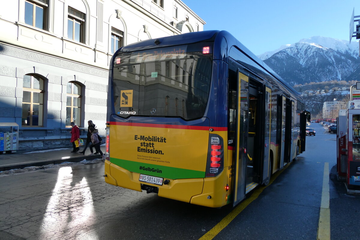 (284'161) - PostAutp Wallis - VS 581'439/PID 12'196 - eMercedes am 15. Januar 2026 beim Bahnhof Brig