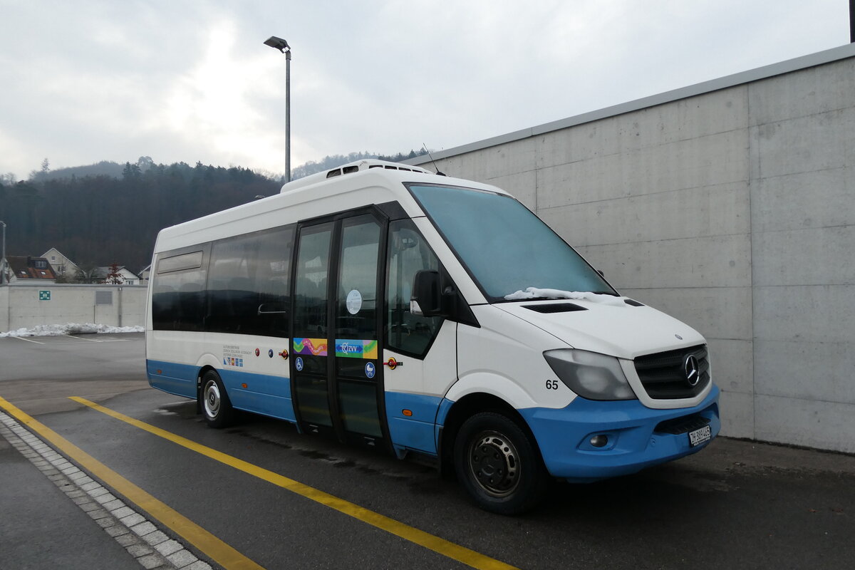 (284'232) - AZZK Zollikon- Nr. 65/ZH 389'465 - Mercedes am 17. Januar 2026 in Winterthur, Daimler Buses