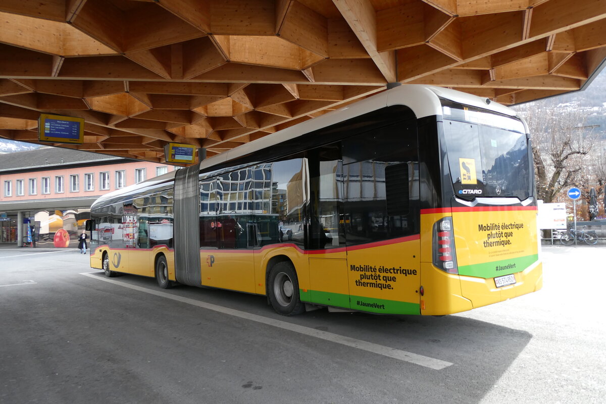 (284'397) - PostAuto Wallis - Nr. 144/VS 574'952/PID 12'144 - eMercedes am 27. Januar 2026 beim Bahnhof Sion