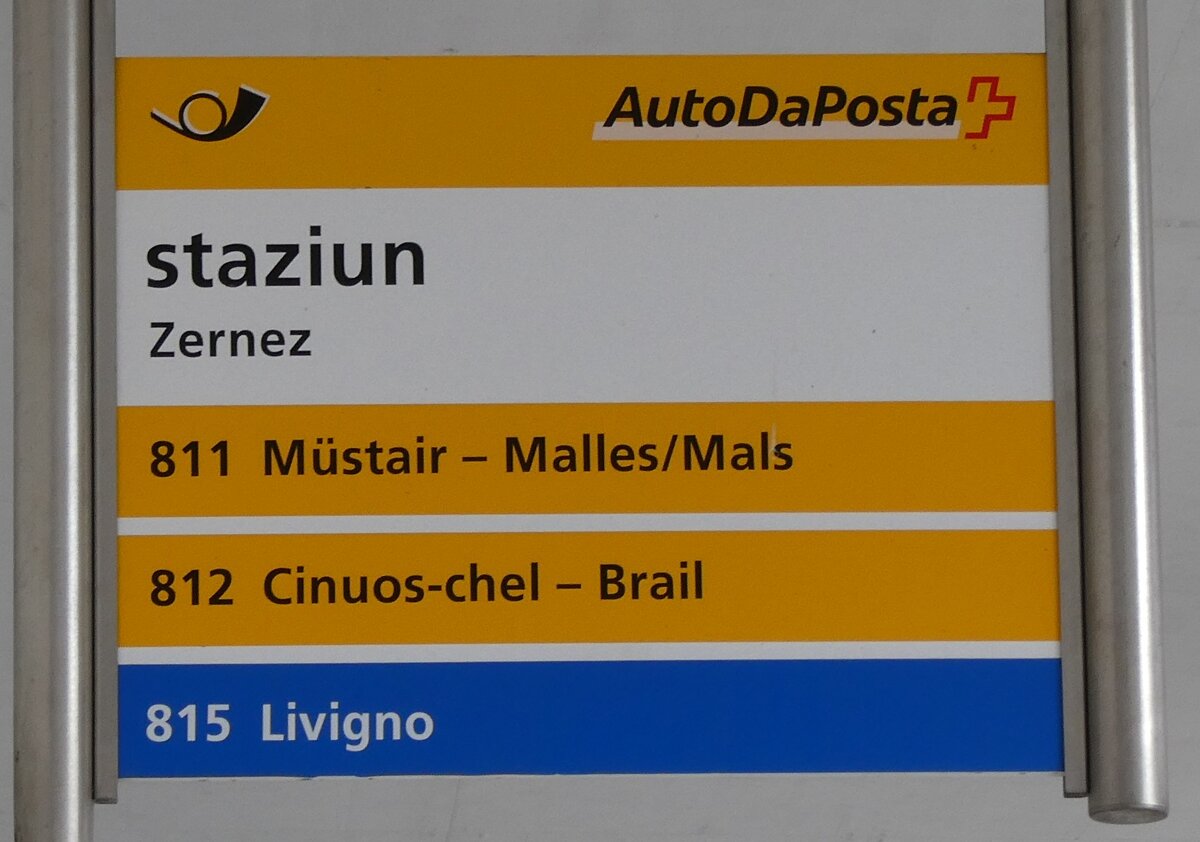 (284'795) - PostAuto-Haltestellenschild - Zernez, staziun - am 10. Februar 2026