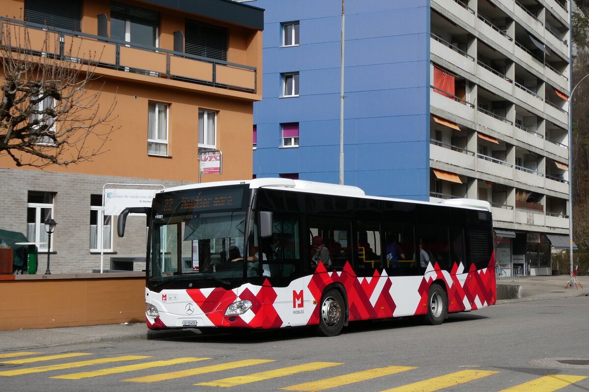 (285'250) - CarPostal Ouest - JU 52'455/PID 11'331 - Solaris am 6. M�rz 2026 beim Bahnhof Moutier