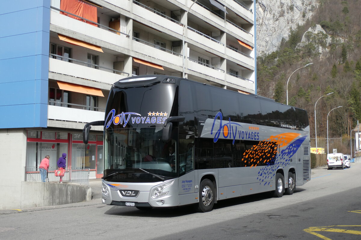 (285'252) - Joly Voyages, Les Breuleux - NE 160'940 - VDL am 6. M�rz 2026 beim Bahnhof Moutier