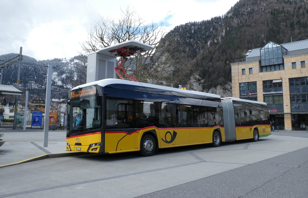 (285'350) - PostAuto Bern - BE 437'435/PID 12'284 - eSolaris am 29. M�rz 2026 beim Bahnhof Interlaken West