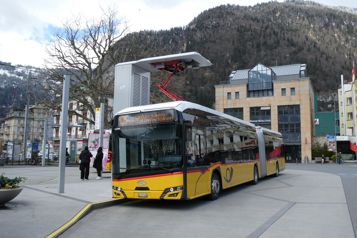 (285'851) - PostAuto Bern - BE 437'435/PID 12'284 - eSolaris am 29. M�rz 2026 beim Bahnhof Interlaken West