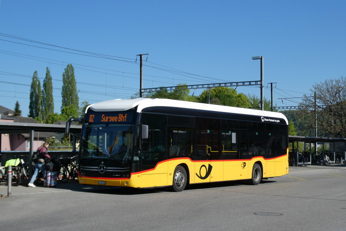 (286'251) - H�fliger, Sursee - Nr. 42/LU 195'102/PID 12'026 - eMercedes (ex vermietet an PostAuto Zentralschweiz) am 21. April 2026 beim Bahnhof Dagmersellen