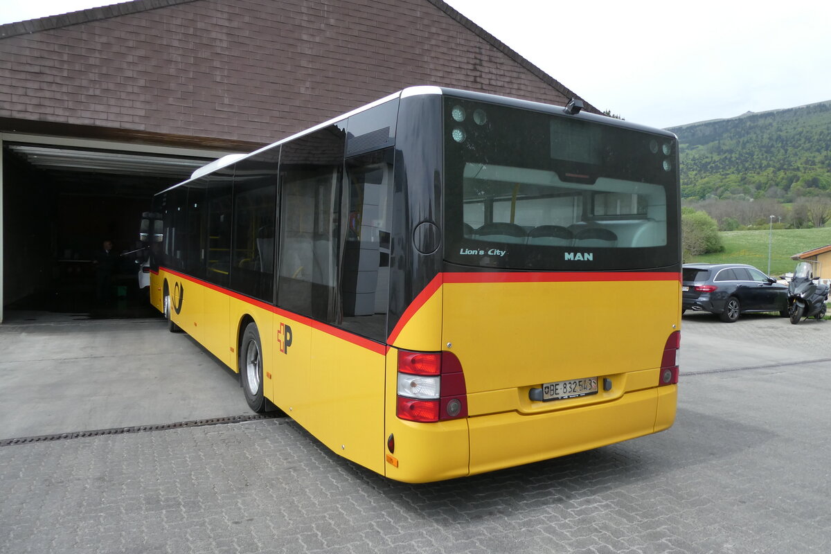 (286'491) - Funi-Car, Biel - Nr. EP27/BE 832'543/PID 12'449 - MAN (ex PostAuto Zentralschweiz Nr. 564; ex Dr. Richard, A-Wien Nr. 1427) am 28. April 2026 in Nods, Garage