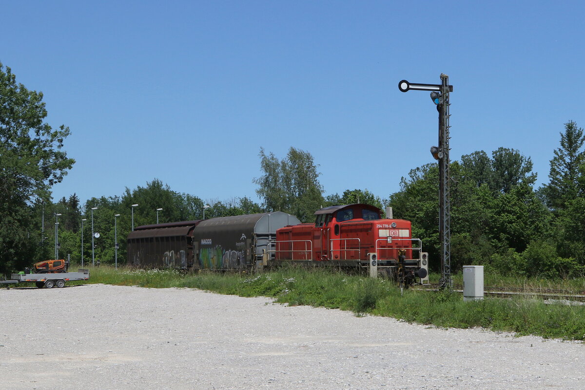 294 778 war am 15. Juni 20222 mit zwei G�terwagen in H�rpolding abgestellt.