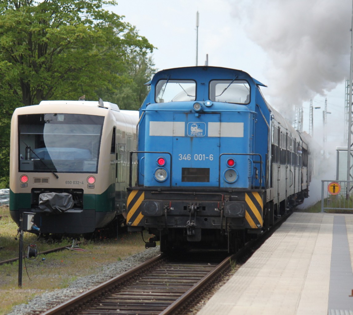 346 001-6 mit PRE81259 von Bergen auf R�gen nach Lauterbach Mole bei der Ausfahrt in Bergen auf R�gen.31.05.2015