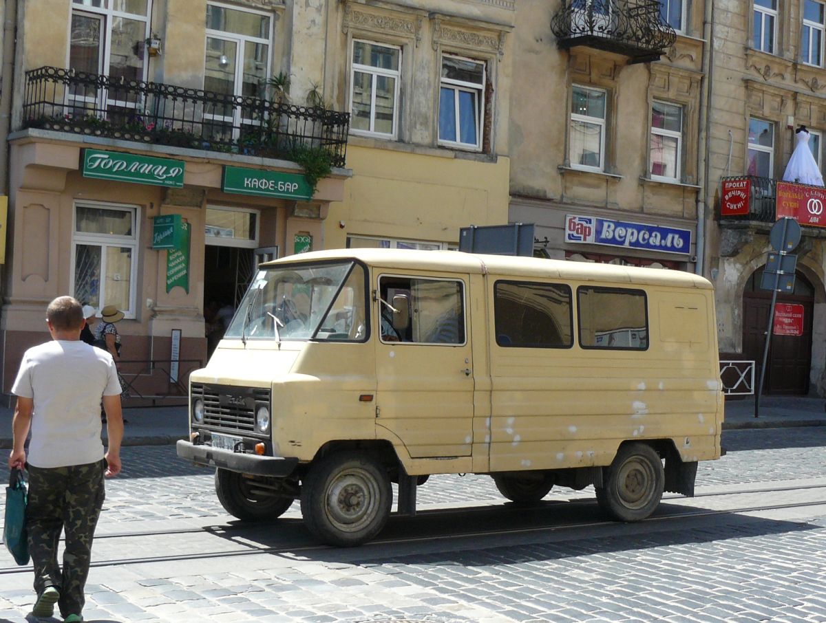 Żuk Nutzfahrzeug Horodotska Strasse, Lviv, Ukraine 20-06-2013.

Żuk bestelwagen Horodotska straat, Lviv, Oekrane 20-06-2013.