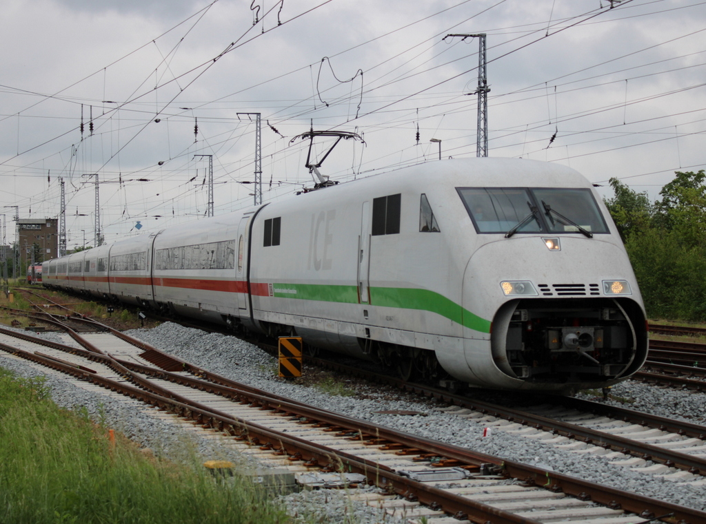 402 046-7 mit ICE 1678(Hamburg-Binz)bei der Einfahrt im Rostocker Hbf. 12.06.2021