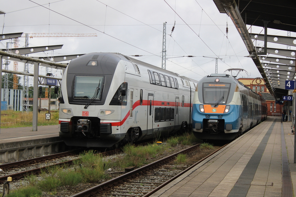 4110 112-8 und 50 Jahre Rostocker S-Bahn Hamster am 03.08.2025 im Rostocker Hbf.